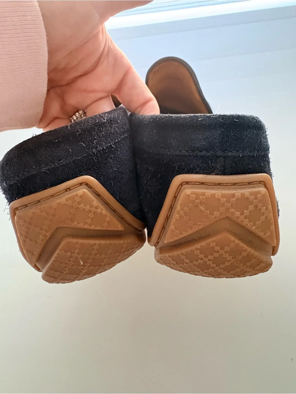 Gucci Navy Suede Slip-On Loafers with Tan Rubber Sole mens 8.5 size